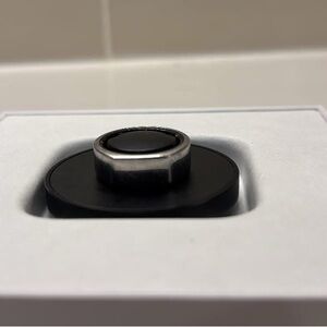 Oura Ring Gen 3 Silver Size 8 – Charger + Box Included